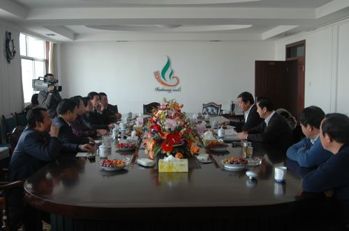 瓜州縣、金塔縣領(lǐng)導(dǎo)來(lái)公司慰問(wèn)