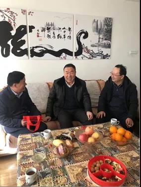 敦煌種業(yè)領(lǐng)導(dǎo)看望慰問(wèn)公司老干部、老黨員及困難黨員職工