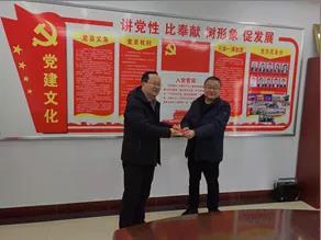 敦煌種業(yè)領(lǐng)導(dǎo)看望慰問(wèn)公司老干部、老黨員及困難黨員職工