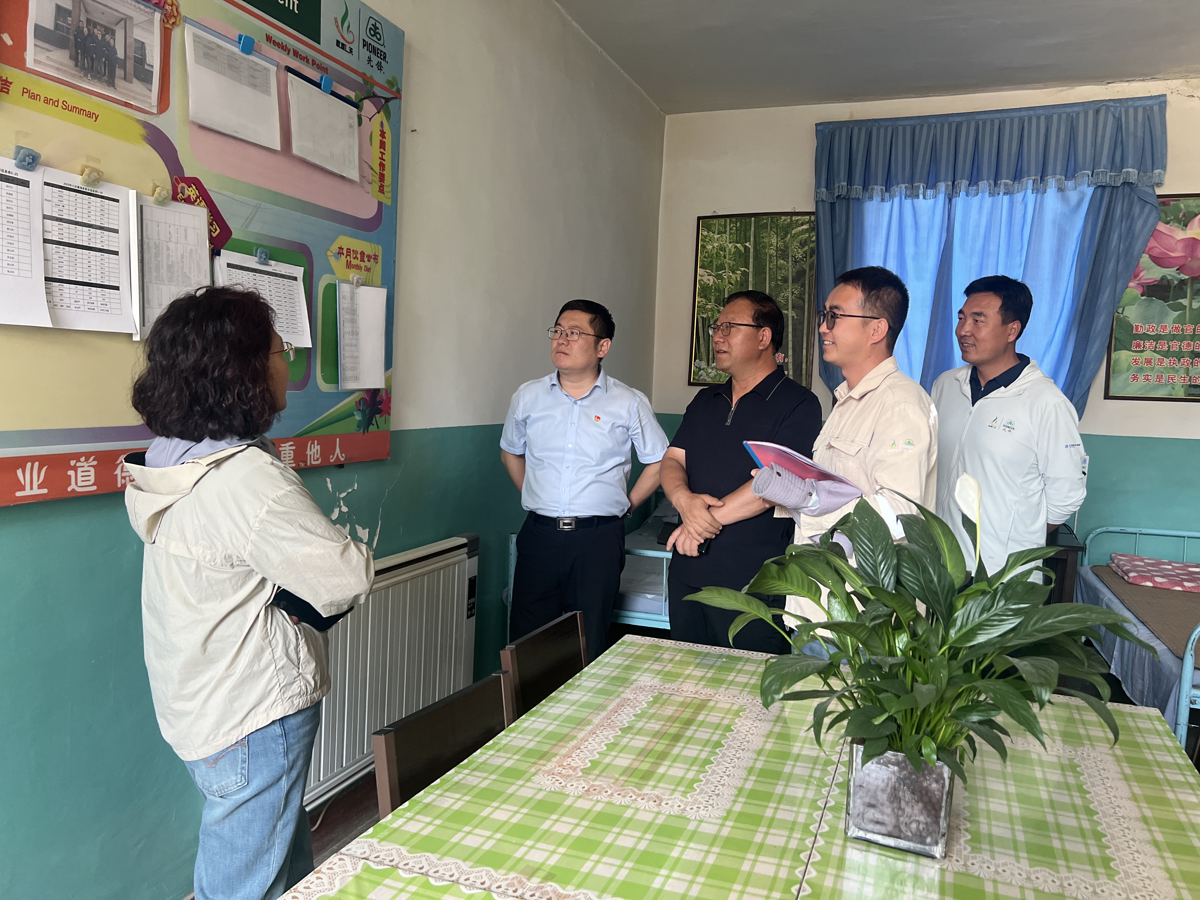 敦煌種業(yè)開展“夏送清涼”慰問活動(dòng)